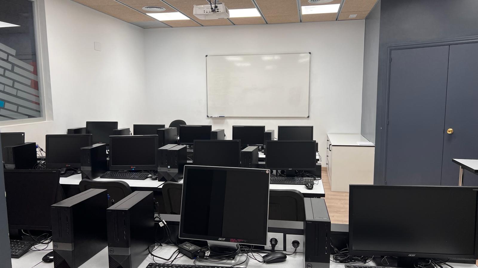 Espai de treball col·laboratiu al Centre de Formació Versailles