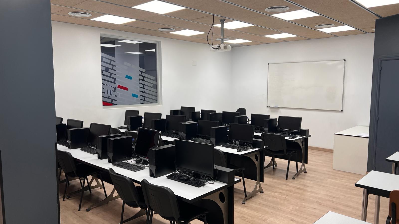 Aula polivalent per a classes grupals i sessions de treball al centre de Lleida